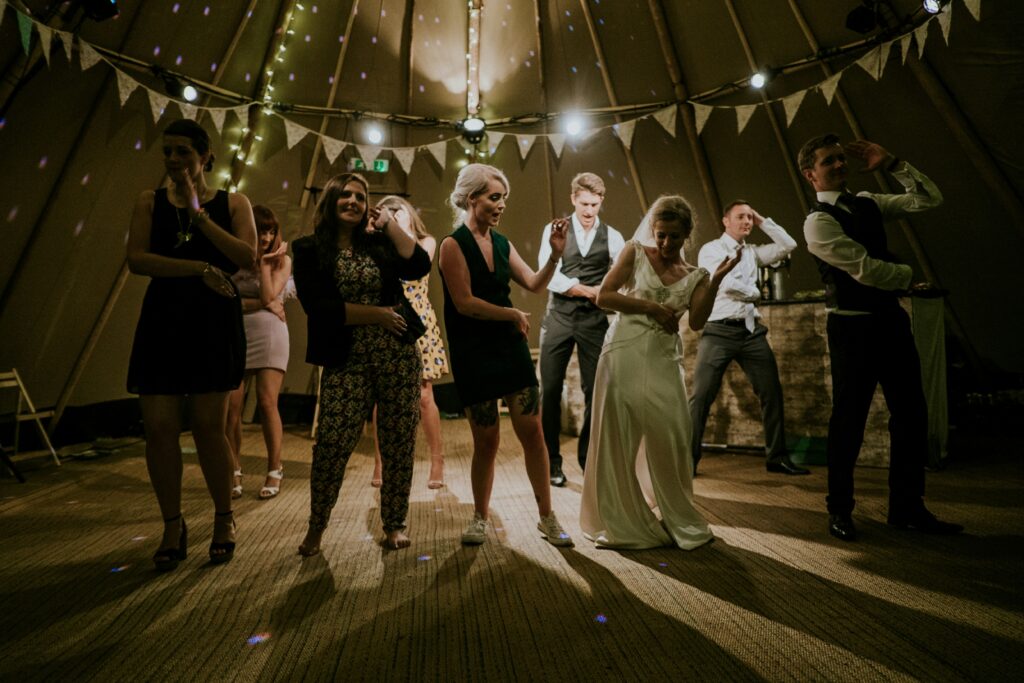 Party bruiloft in een yurt